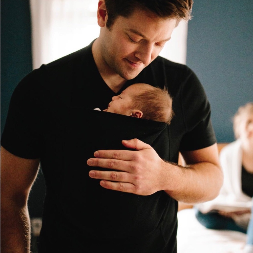 NWOT Men’s Lalabu baby-wearing Dad Shirt